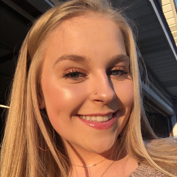 Meet your Posher, Paige - Picture 1 of 1